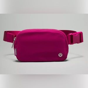 WILD BERRY - LAST ONE - NWT lululemon everywhere belt bag EBB 1L